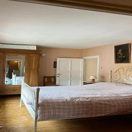 Holiday home The Right Wing Of The Castle Of Roumont