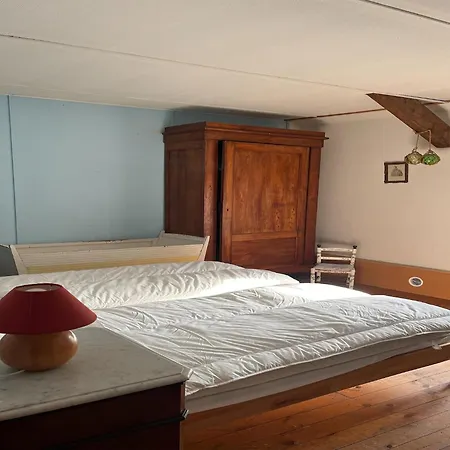 The Right Wing Of The Castle Of Holiday home