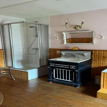 Charming Castle In Casa de Férias *