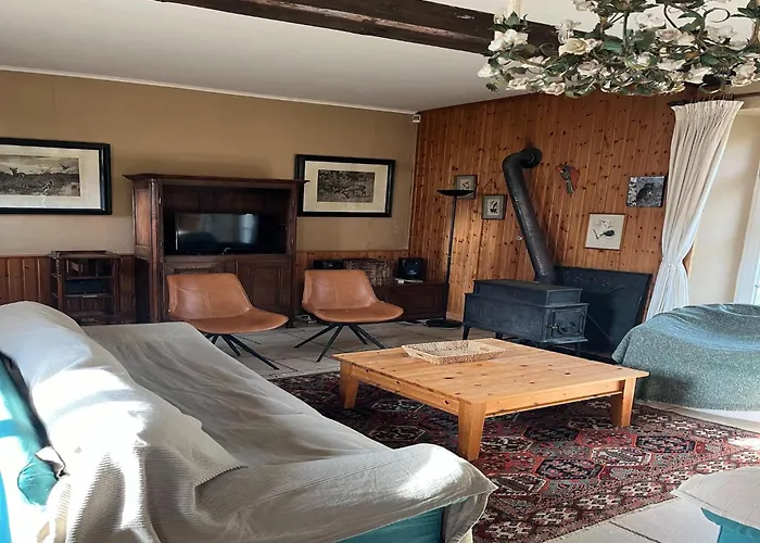 Charming Castle In Hébergement de vacances Roumont